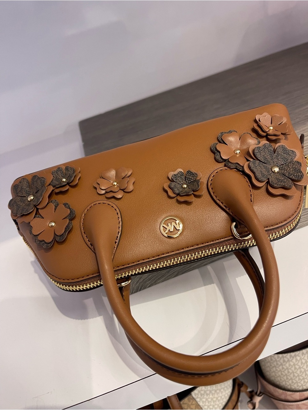 MICHAEL KORS Petra Sm Signature Logo Floral Embellished Crossbody
Luggage
NWT - Picture 8 of 15